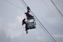 Koelner Seilbahn Gondel blieb haengen Koeln Linksrheinisch P630